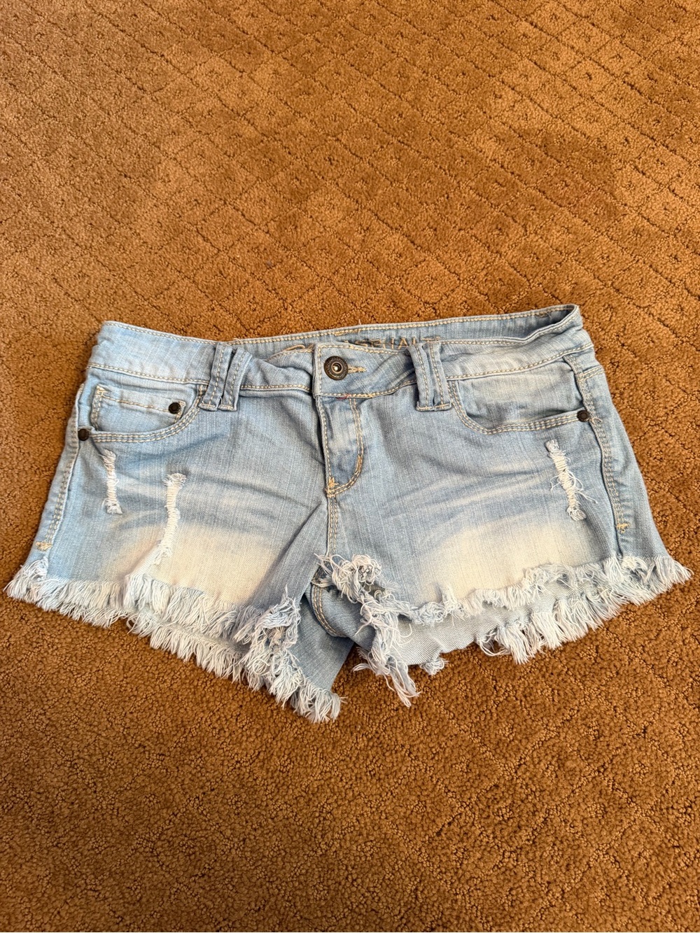 Blue Asphalt Low Rise Medium Wash Cut Off Denim Shorts Women’s Size 9